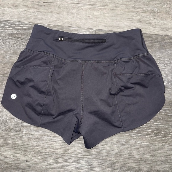 Lululemon Chase me shorts side 2 - Picture 4 of 7